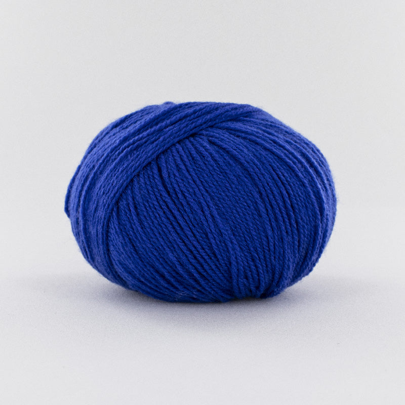 818